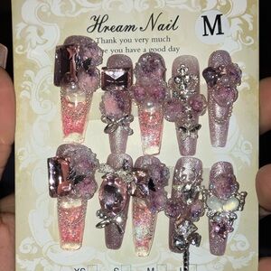 Aquarium Pink Press-On Nails with Elegant Design